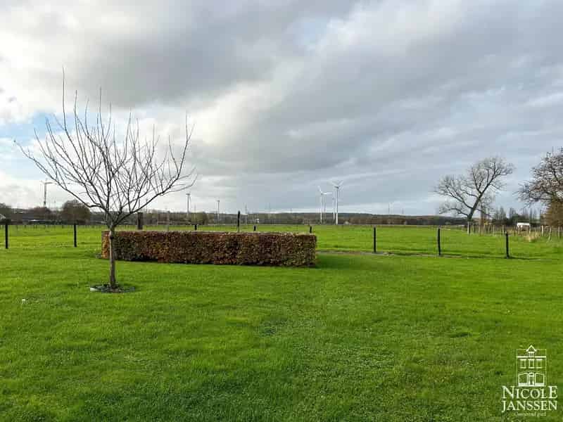 Te renoveren hoevewoning met stallingen en grond