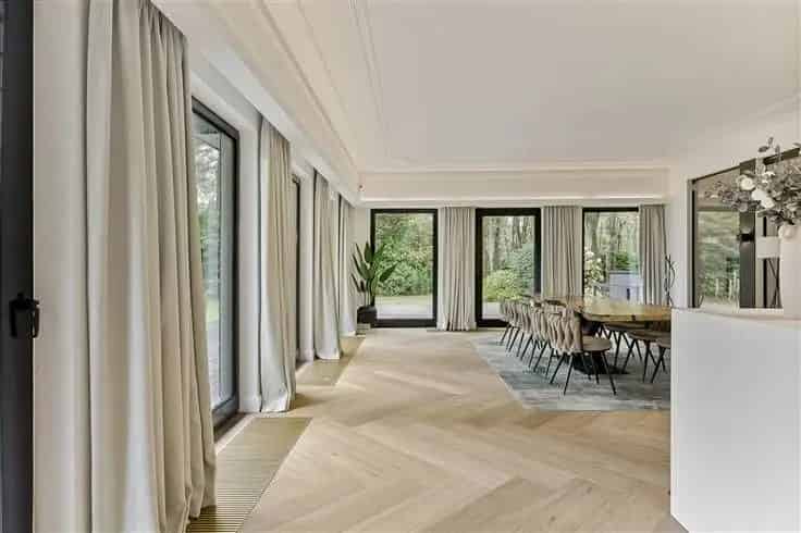 Luxe Villa te Koop Kapellen 5 slaapkamers Zwembad Grote Tuin