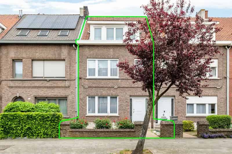 Huis te koop 4 slaapkamers tuin rustige omgeving