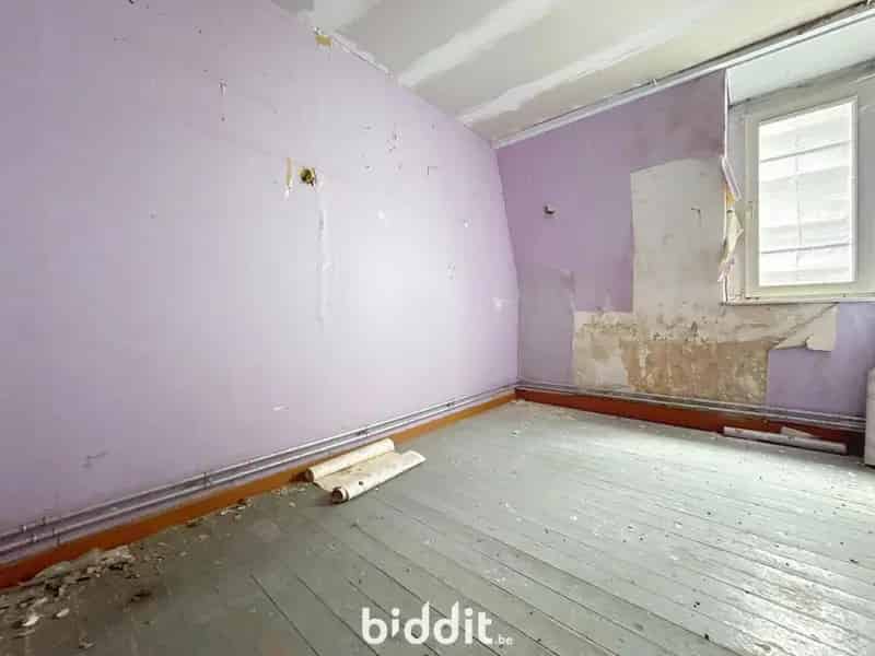 Te renoveren gezinswoning met 4 slaapkamers
