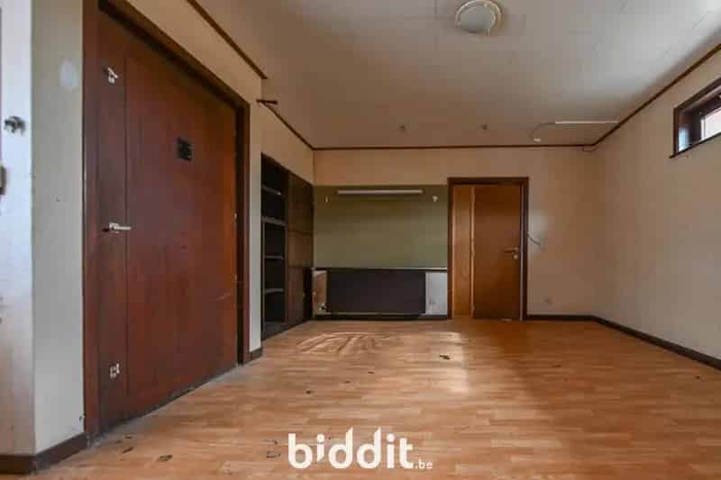 Te renoveren woning met tuin 3 slaapkamers 160m²