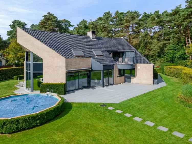 Exclusieve villa, op een unieke locatie in Lichtaart.