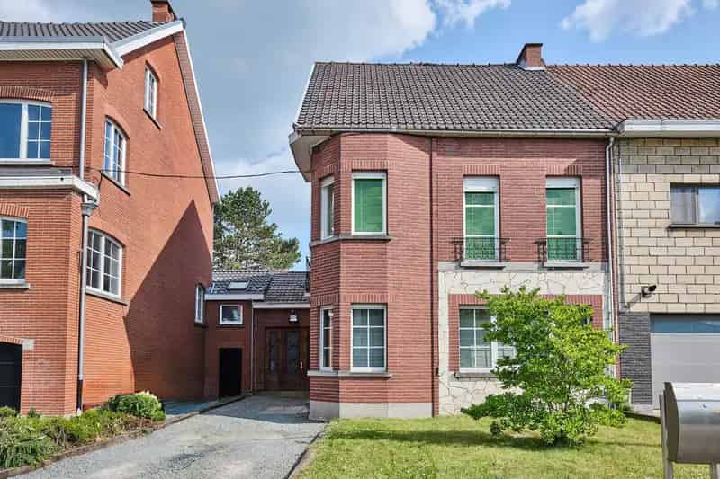 Huis te koop Leopoldlaan: Charmante woning met 4 slaapkamers en tuin