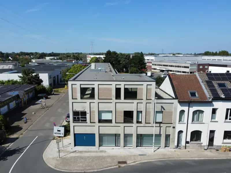 UNIEKE NIEUWBOUWKANTOREN MET PARKING