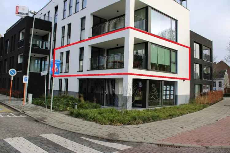 Appartement te koop instapklaar in Lier met terras en autostaanplaats