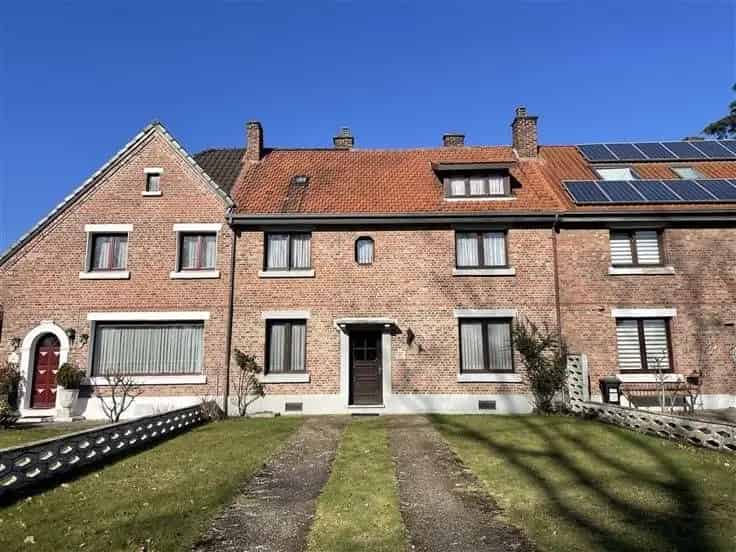 Ruime woning met 4 slaapkamers te koop in Genk