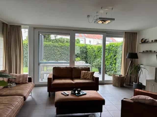 Instapklare halfopen woning 4 slaapkamers tuin ruime garage