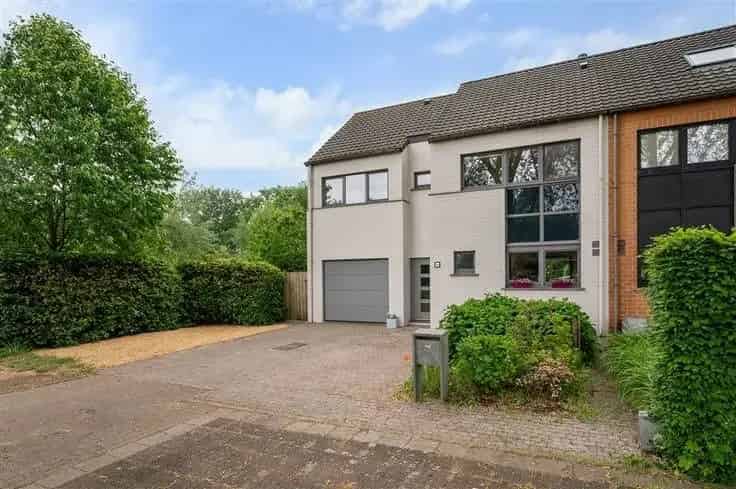 Huis Te Koop Brasschaat: Energiezuinige gezinswoning met zwembad
