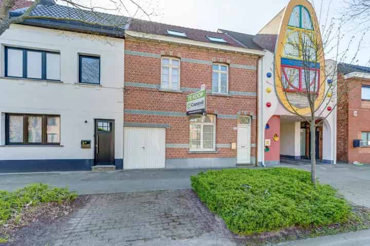 Ruime gezinswoning Brasschaat met tuin en garage