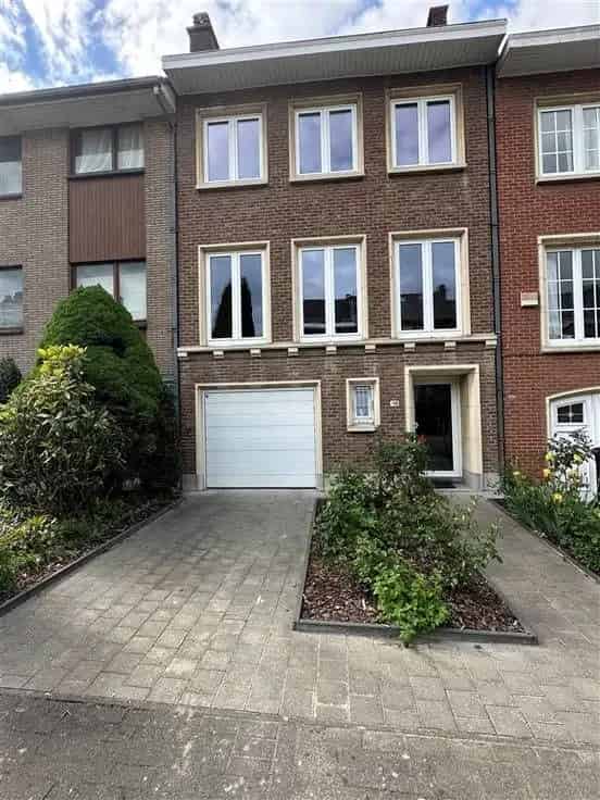 Huis Te Koop 1955 3 slaapkamers Garage Tuin