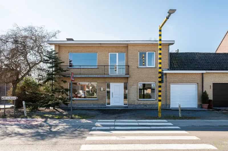 Ruime Halfopen Bebouwing Zomergem Zuidgerichte Tuin