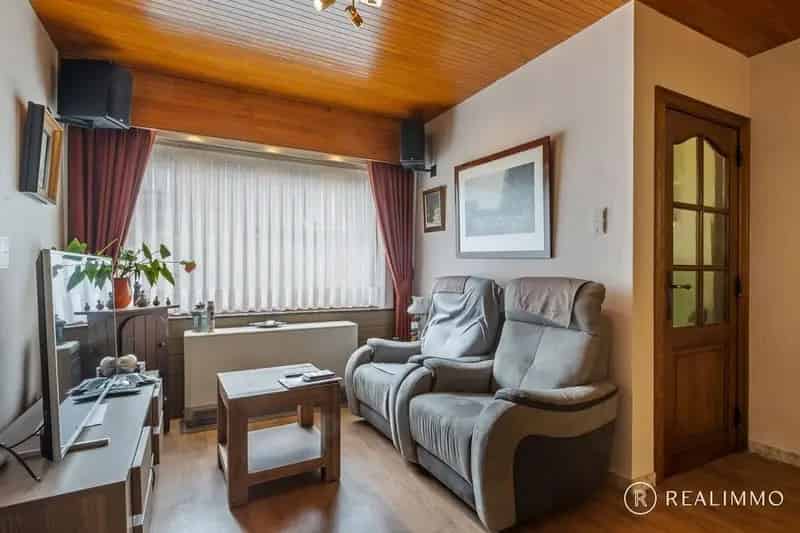 Te renoveren gezinswoning met garage en uitweg Avelgem