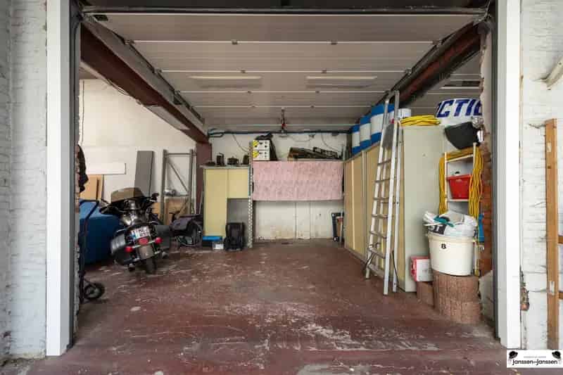 Garage te koop Merksem: Dubbele garage met magazijn