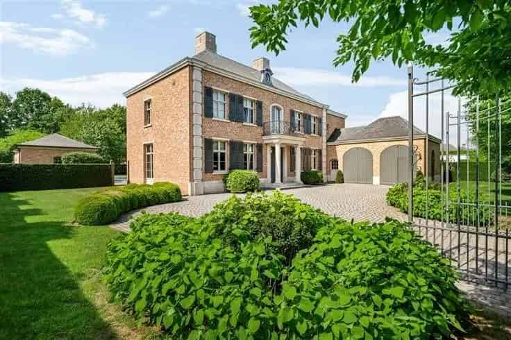 Luxe Villa te Koop in Brecht met Zwembad