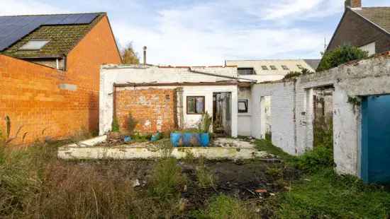 Af te breken woning met een grondoppervlakte van 575m²