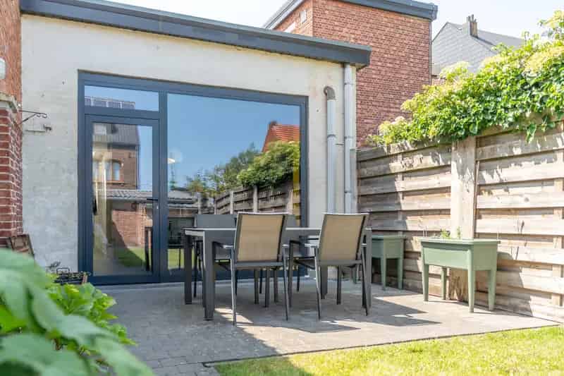 Huis te koop: Volledig vernieuwde woning met garage