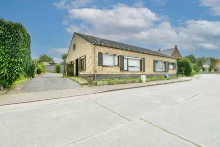 Te koop halfopen bebouwing met renovatiepotentieel