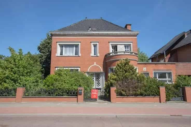 Huis Te Koop Op te Knappen Authentieke Woning 3 slaapkamers