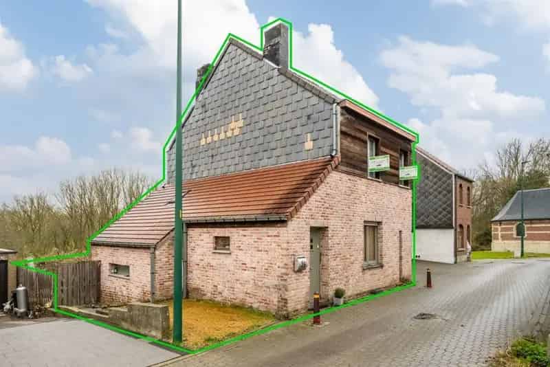 Ruime Halfopen Bebouwing met Grote Tuin te Erembodegem