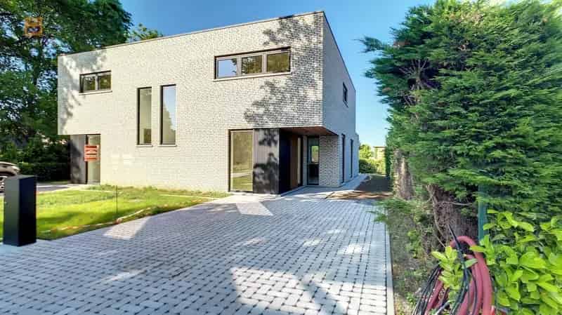 Huis te koop: Luxe woning met 3 slaapkamers en tuin