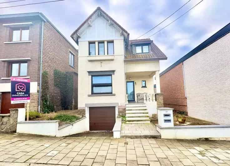 Ruime karaktervolle woning met 3 slaapkamers te koop