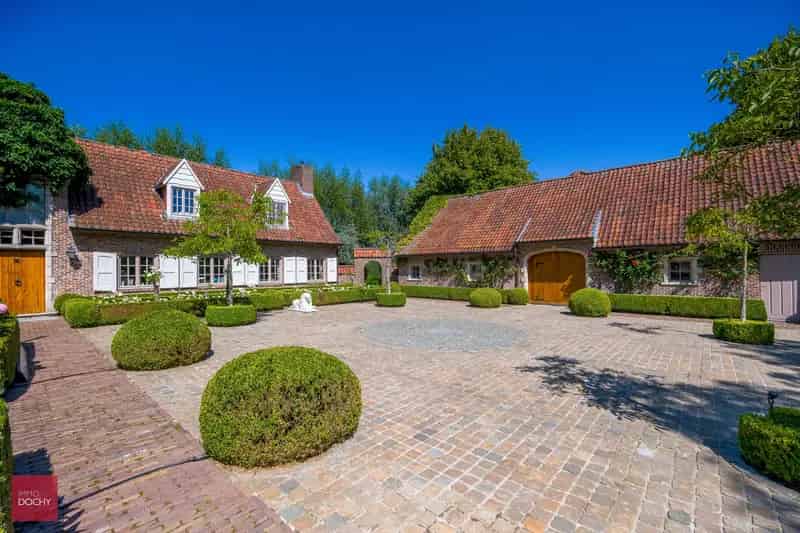 Huis te huur: Ruime villa met zwembad en poolhouse