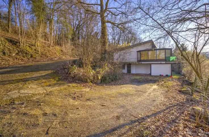 Ruime Vrijstaande Huis 4-5 Slaapkamers Te Renoveren