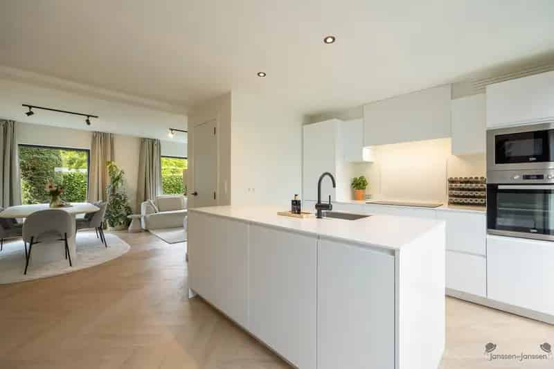 Instapklare gerenoveerde woning met zonnige tuin