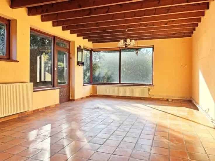 Huis Te Koop 6 Slaapkamers 232m² met Magazijn 170m²