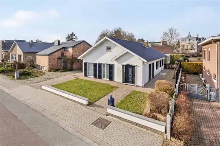 Villa te koop 3 slaapkamers garage tuin assistentiewoning