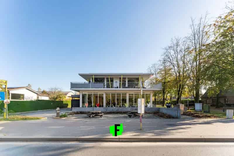 Handelseigendom met 2 Appartementen te Diksmuide