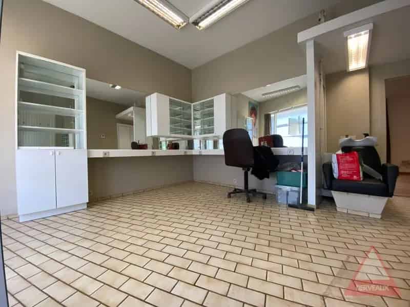 Roeselare Ruime woning 5 slaapkamers handelsruimte garage