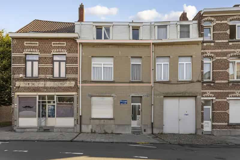 Te renoveren appartement 80m2 2 slaapkamers Anderlecht