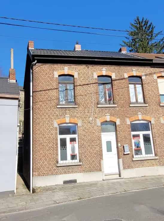 Te Koop: Lichtrijke 2 Slaapkamers Huis met Tuin en Zolder