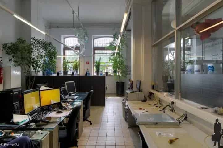Antwerpen Opbrengsteigendom: Gerenoveerd Postkantoor met 6 Appartementen
