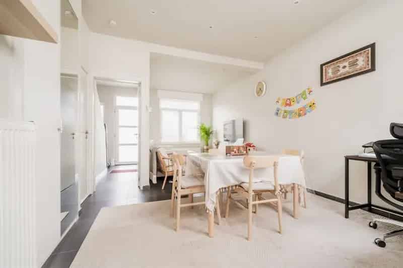 Instapklare woning met tuin en 2 garages