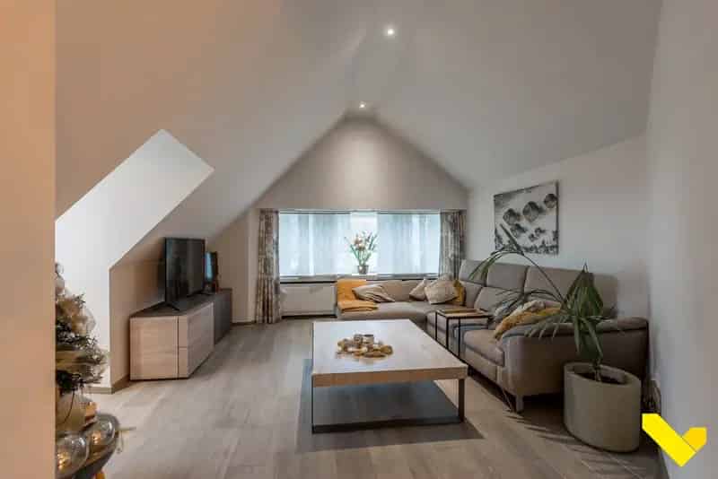 Gerenoveerde Woning Met Magazijn 125m2 Zwemvijver