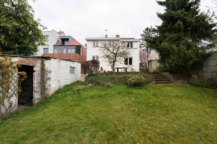 Bourdon 371 4 slaapkamers  Garage Parking Te renoveren