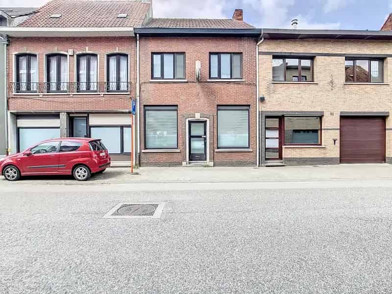 Te renoveren winkel/woning met 3 slaapkamers in Kruibeke
