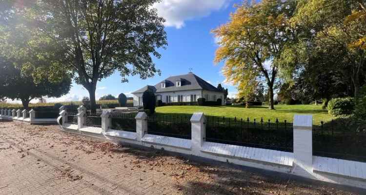 Klassevolle villa op een absolute zichtlocatie op een schitterend perceel met royale frontbreedte