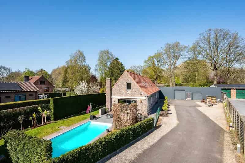 Gerenoveerde hoeve te Landegem Deinze