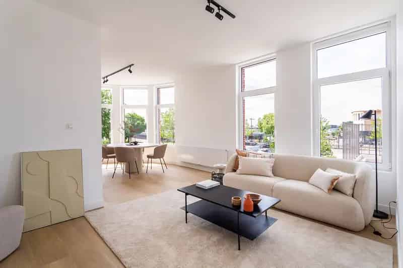 2 Slaapkamer Appartement te Koop - Gerenoveerd en Lichtrijk