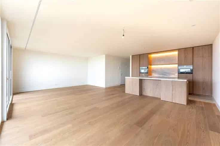 Gerenoveerd 2 Slaapkamer Appartement met Panoramisch Uitzicht