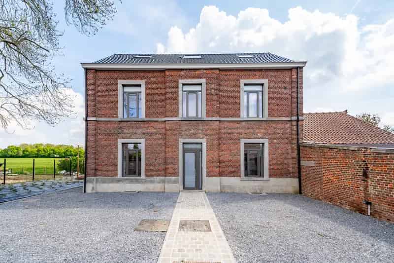 Triplex Hodeige 123m² gerenoveerd 2 slaapkamers tuin parking