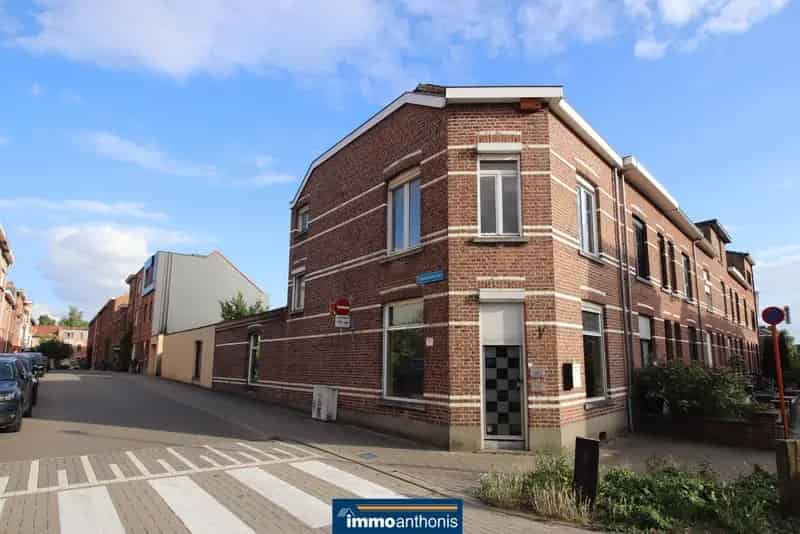 Huis te koop: Hoekwoning met kantoorruimte, tuin & garage