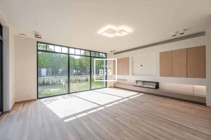 Prachtige Hoekwoning Nabij Centrum