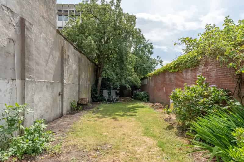 Te renoveren woning met 4 slaapkamers, garage en tuin