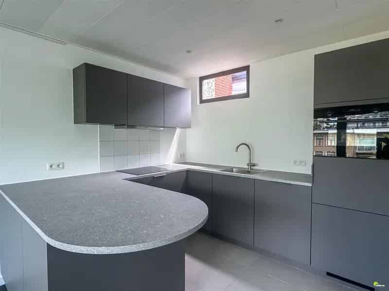Gerenoveerd 2 Slaapkamer Appartement Berchem Terras