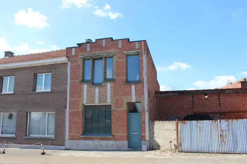 Huis te koop Belsele: 2 slaapkamers, vernieuwd dak