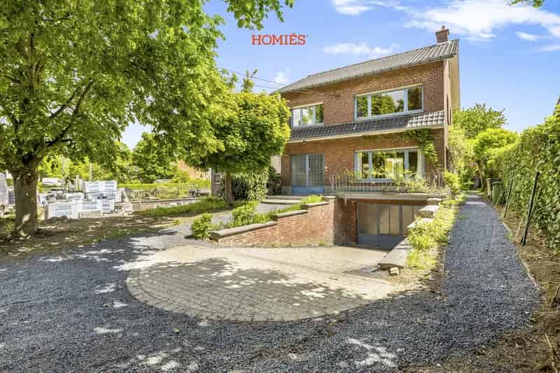 Huis te huur: Charmante Villa te renoveren met grote tuin